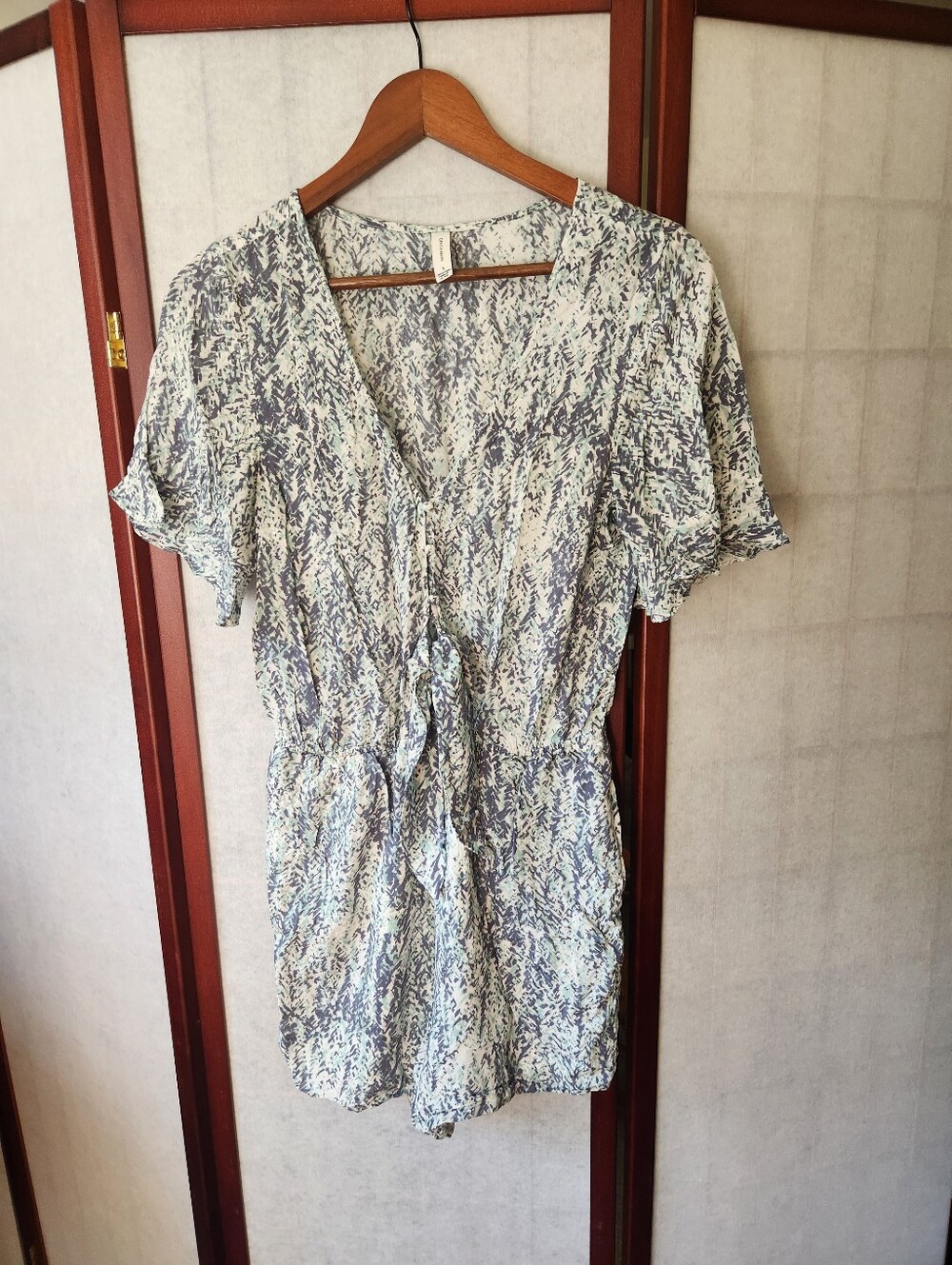 Gentle Fawn Small Romper 100% Rayon Ruffle Sleeve Pockets V-Neck